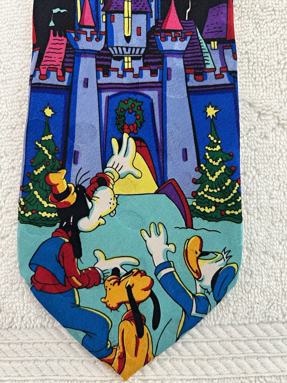 The Disney Store 100% Silk Necktie Goofy Pluto Donald Duck Castle Scene